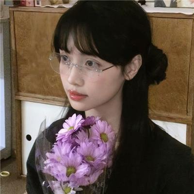 俏丽佳人
